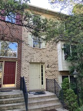 1135 Lindsay Ln in Hagerstown, MD - Building Photo - Building Photo