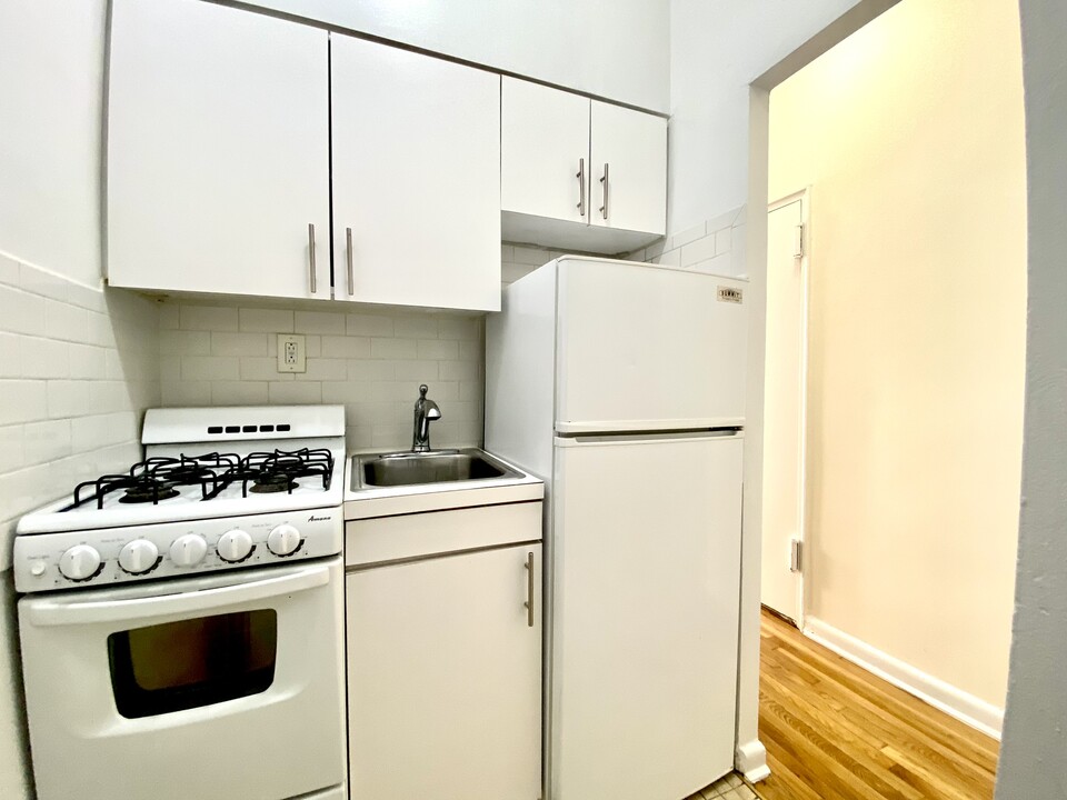 408 E 83rd St in New York, NY - Building Photo