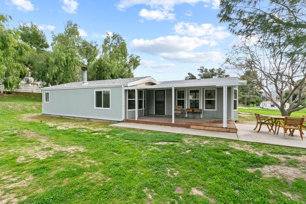 30007 Primrose Dr in Santa Clarita, CA - Building Photo