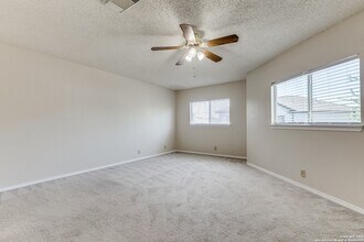 5002 River Kenton in San Antonio, TX - Foto de edificio - Building Photo