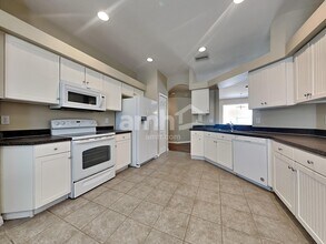 5018 Sky Blue Dr in Lutz, FL - Building Photo - Building Photo