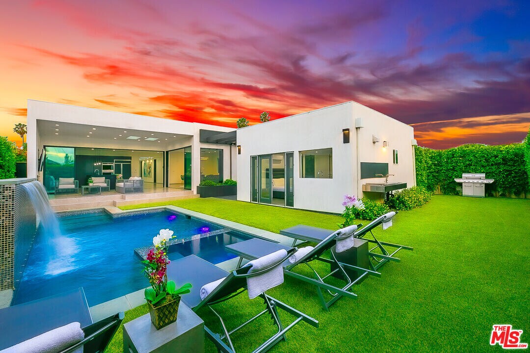 1857-1857 Stearns Dr in Los Angeles, CA - Building Photo