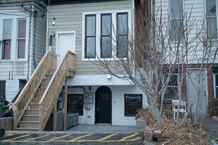 1023 N Calvert St, Unit A in Baltimore, MD - Building Photo