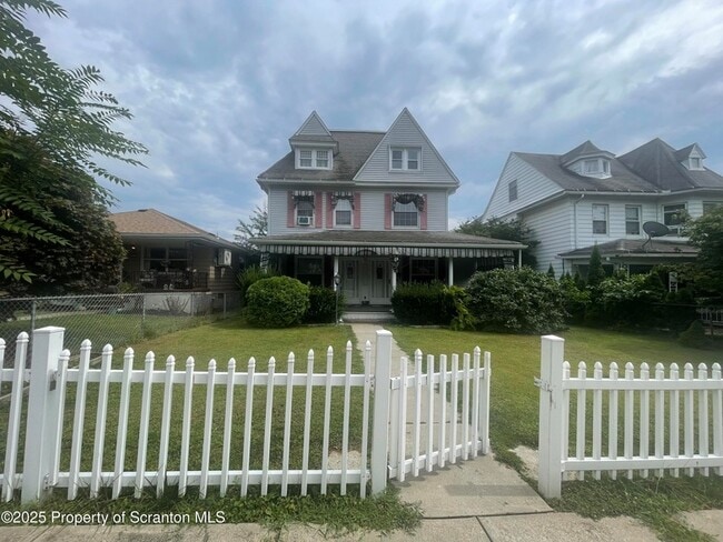 property at 608 N Sumner Ave