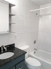 151 King St, Unit 202 in Franklin, MA - Foto de edificio - Building Photo