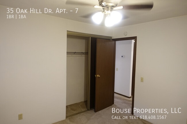 35 Oak Hill Dr in Belleville, IL - Building Photo - Building Photo