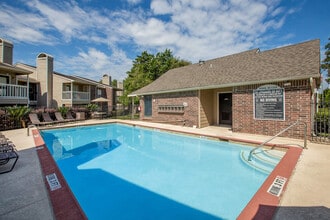 Pine Hills in Livingston, TX - Foto de edificio - Building Photo