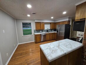 106 Jefferson Ave in Desoto, TX - Building Photo - Building Photo