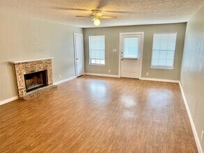 505 Hedgewood Dr, Unit B in Georgetown, TX - Building Photo - Building Photo