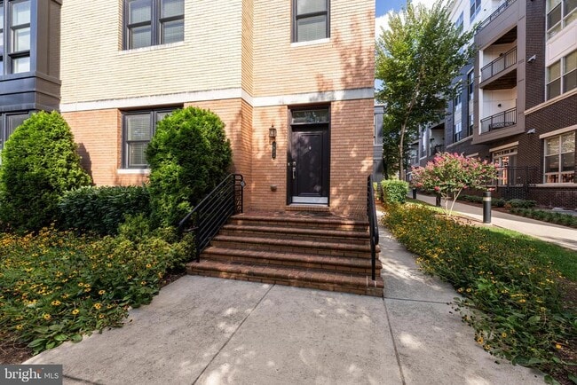 1903 Richmond Hwy in Alexandria, VA - Building Photo - Building Photo