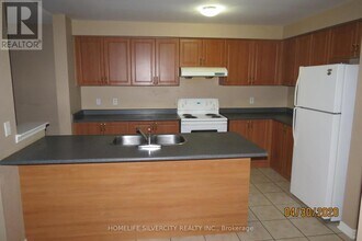 107 Cadillac Crescent in Brampton, ON - Building Photo - Building Photo