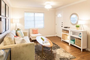 Stonehouse Apartments in Austin, TX - Building Photo