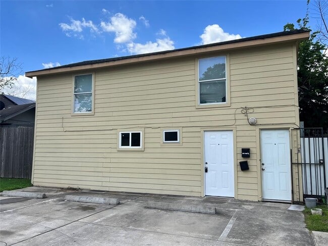 204 S 74th 1/2 St in Houston, TX - Building Photo - Building Photo