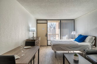 Siegel Suites 7th Street in Reno, NV - Building Photo - Interior Photo