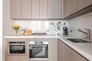 77 Charlton St in New York, NY - Building Photo