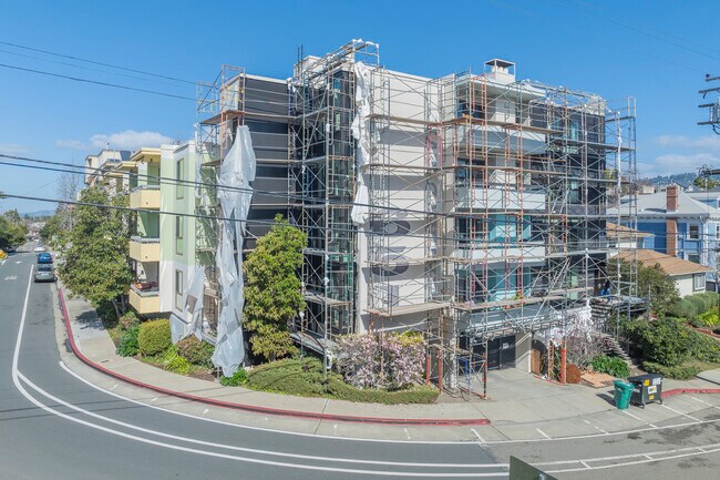 651 Oakland Ave in Oakland, CA - Foto de edificio - Building Photo