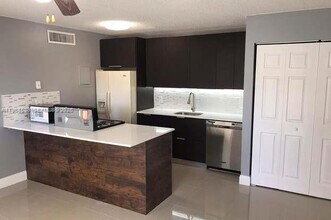 637 Executive Center Dr in West Palm Beach, FL - Building Photo - Building Photo