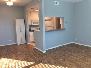 186 Hurst Ave, Unit 186 in Ventura, CA - Building Photo - Building Photo