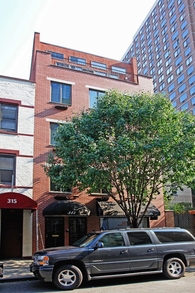 313 W 53rd St in New York, NY - Building Photo - Building Photo