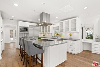 2400 S Beverly Dr in Los Angeles, CA - Building Photo - Building Photo