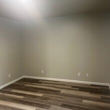 716 Tall Oaks Dr, Unit Apt 110 in St. Clair, MO - Foto de edificio - Building Photo