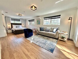 7999 SW 58th St in Miami, FL - Building Photo