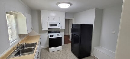 3008 Peebles Dr in Greensboro, NC - Foto de edificio - Building Photo