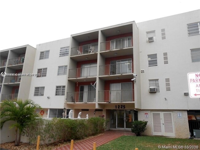 property at 1225 NE 124th St