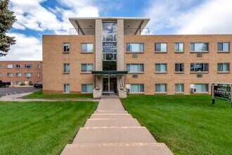 Royal Gardens Apartments in Greeley, CO - Building Photo - Building Photo