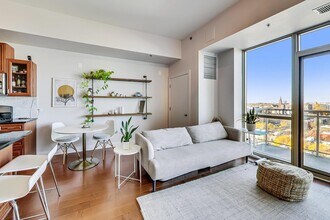 230 W Division St in Chicago, IL - Building Photo - Building Photo