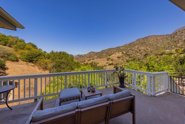 1368 Farnham Rd in Ojai, CA - Building Photo - Building Photo
