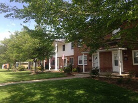 739 E Grandview Blvd in Erie, PA - Building Photo