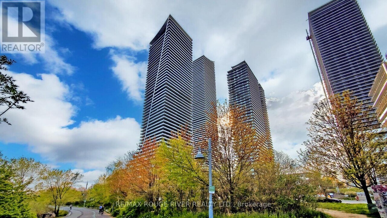 33 Shore Breeze Dr in Toronto, ON - Building Photo