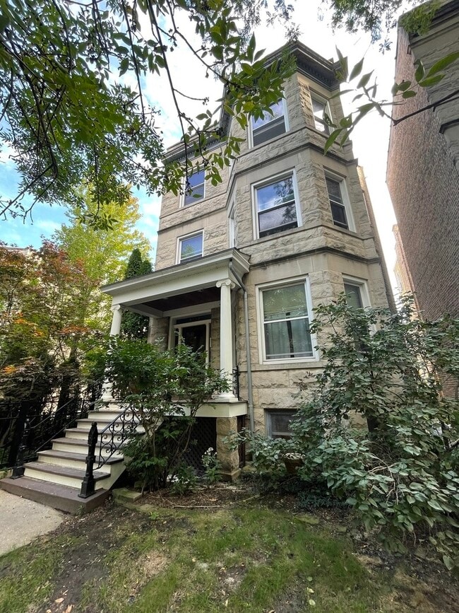 property at 3727 N Lakewood Ave