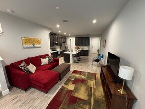 5912 Grand Sonata Ave in Lutz, FL - Foto de edificio - Building Photo