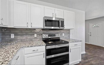 1851 Homeland St in Dallas, TX - Building Photo - Building Photo