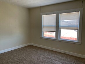 7630 SE Woodstock Blvd in Portland, OR - Building Photo - Building Photo