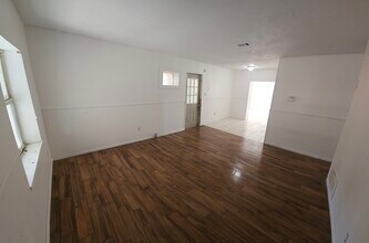 221 Edison Drive in Pensacola, FL - Building Photo - Building Photo