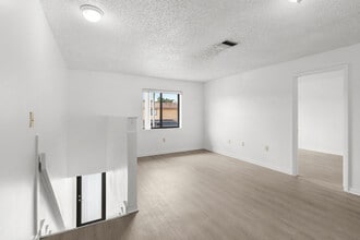 Oasis Villas in Miami, FL - Building Photo - Interior Photo