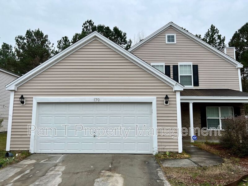 179 Old Pond Cir in Pooler, GA - Building Photo