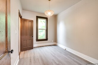 103 W Parkway Ave, Unit 103 in Oshkosh, WI - Building Photo - Building Photo