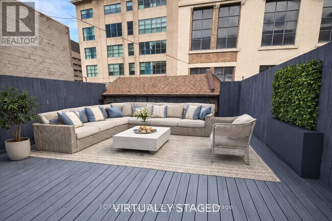 132 Dundas St E in Toronto, ON - Building Photo - Building Photo