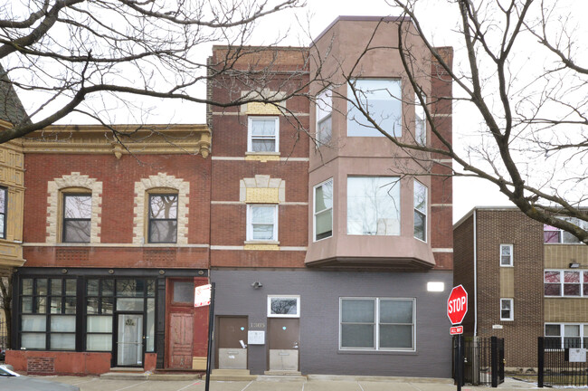 1365 N Leavitt St, Unit 1 in Chicago, IL - Foto de edificio - Building Photo