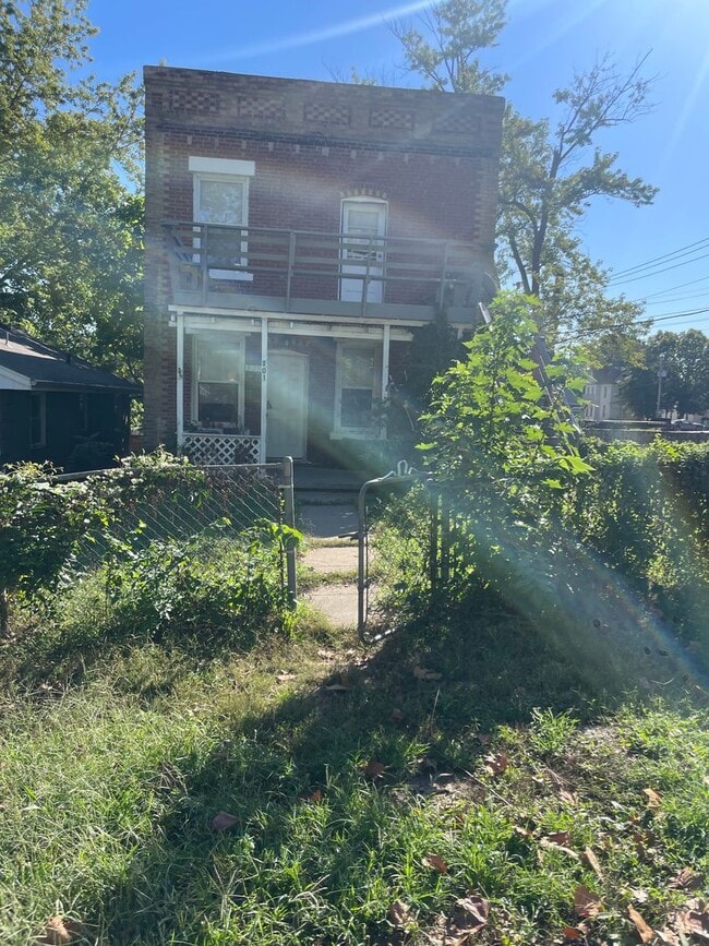 property at 201 N 16 St