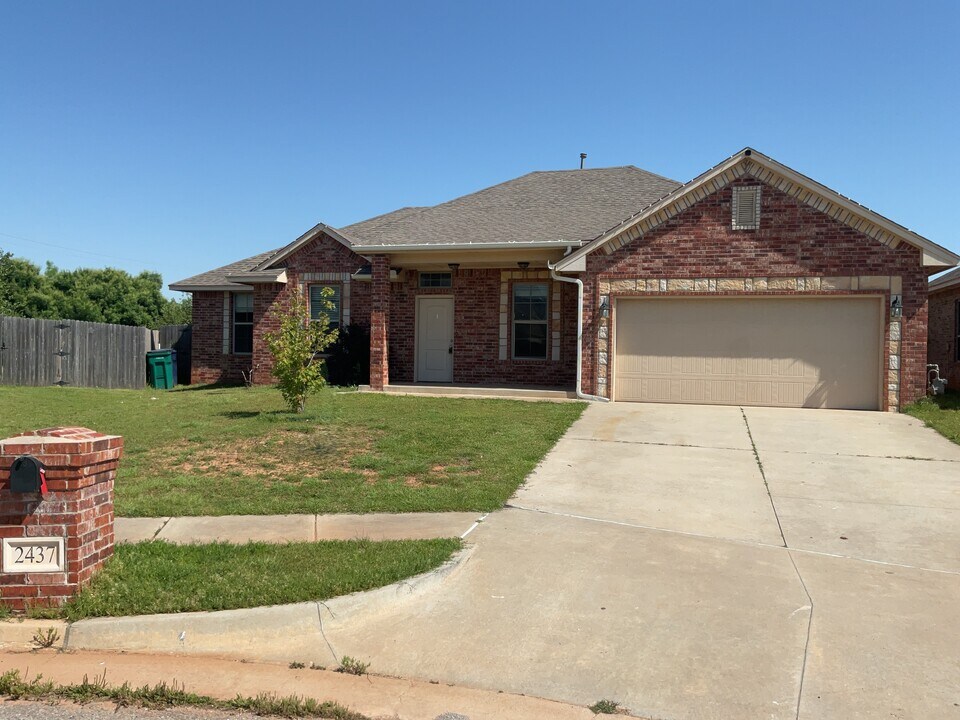 2437 NW 159th Terrace in Edmond, OK - Building Photo