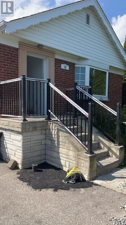 52 Inniswood Dr in Toronto, ON - Building Photo