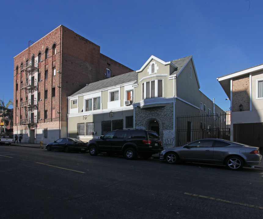 The Earlham Apartments in Los Angeles, CA - Building Photo