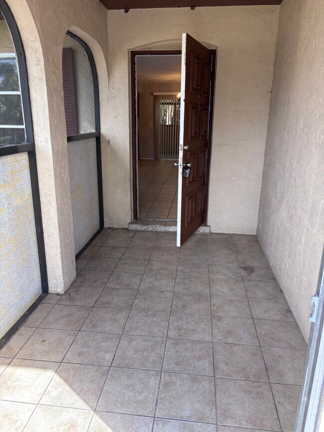 5321 Foxwood Dr in Sarasota, FL - Building Photo - Building Photo