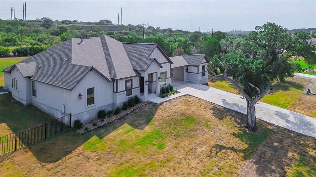 104 Lazy Oak Pl in Spicewood, TX - Building Photo
