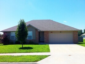 5634 W Sugar Pine Dr in Springfield, MO - Building Photo